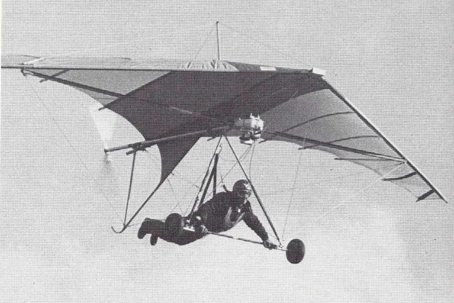 En août 1978, le Soarmaster permet à Bernard Danis un gain d'altitude proche de 2 000 m sous son aile SK2-SS. Mais les 20 kg de cette motorisation auxiliaire de 9 ch et la commande de gaz en bouche ne facilitent pas le pilotage.